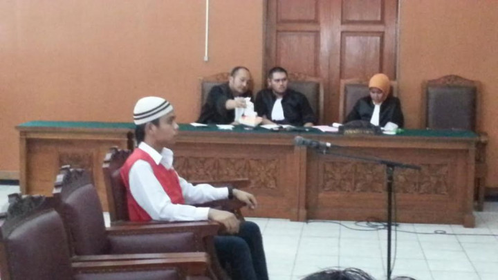 Awan Divonis 8 Tahun dan Denda Rp100 Juta