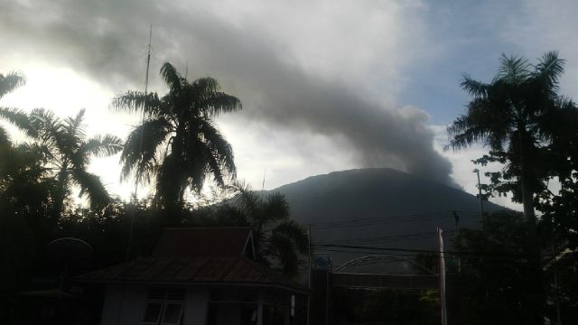 Giliran Selatan Ternate Diguyur Abu Vulkanik Gamalama