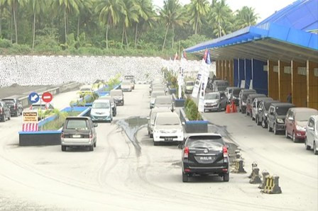 Pembersihan Bandara Babullah Dilanjutkan Pagi Ini