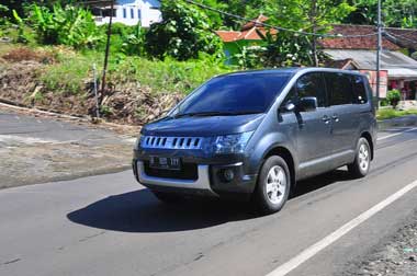 <i>Drive and Feel</i>: Mitsubishi Delica, Jajal Jalur Ekstrim Cikidang   