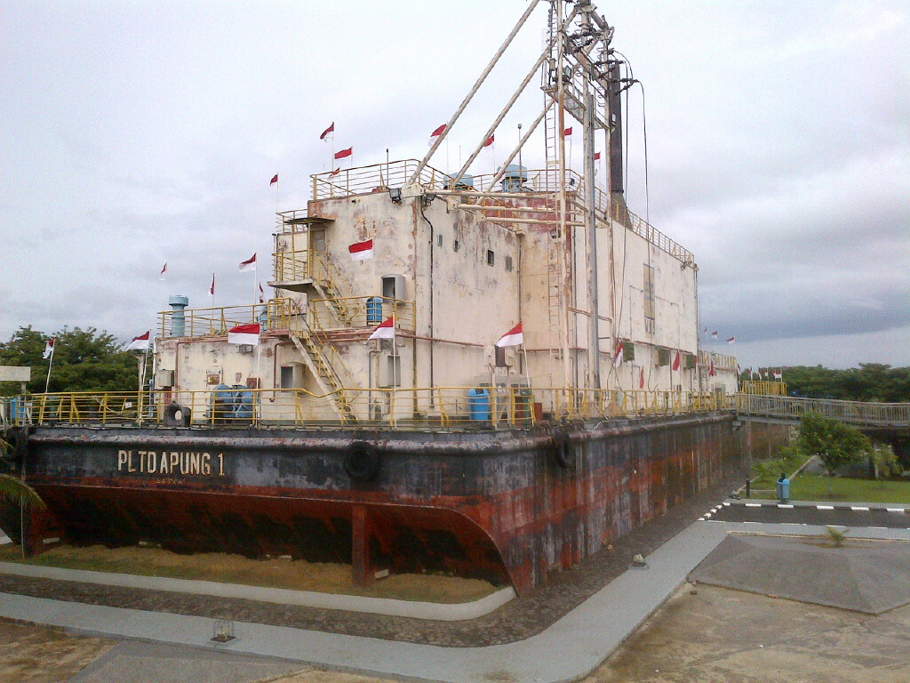 Kapal PLTD Apung I--Metrotvnews.com/M Rodhi Aulia
