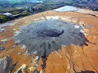 Diterpa Hujan Deras, Tanggul Lumpur Lapindo Jebol