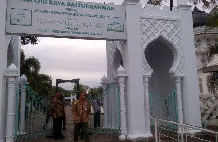 JK Mau Salat Jumat, Masjid Baiturrahman Aceh Steril