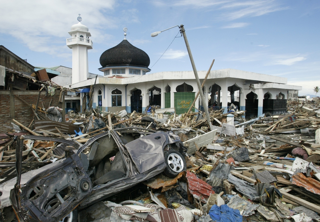 Kondisi di Aceh usai diterjang tsunami 26 Desember 2004 -- AP//Bullit Marquez