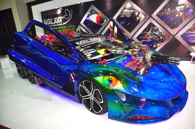 Toyota Yaris 2006 <i>Chop</i> & <i>Stretch</i> Ala Kupu-Kupu Malam  