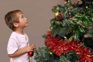 Wah, Dekorasi Natal ini Berbahaya untuk Anak 