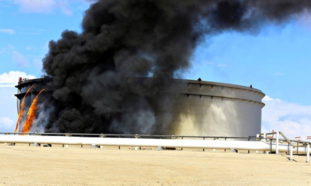 Kilang minyak Libya yang diserang (Foto: Reuters)