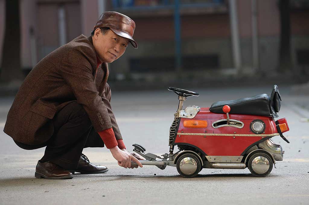 Pria Tiongkok Ini Ciptakan Mobil Terkecil di Dunia