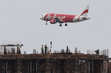 Keluarga Mulai Berdatangan ke Crisis Center AirAsia