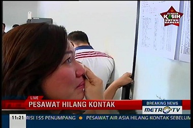 Pesawat AirAsia Hilang, Tangis Pecah di Bandara Juanda