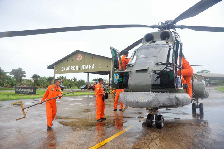 Lacak AirAsia QZ8501, Lanud Supadio Kirim Heli Puma