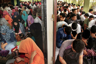 Santri Probolinggo Gelar Istigosah untuk Korban AirAsia QZ8501