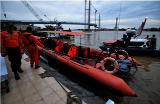 Bantu Cari AirAsia QZ8501, Polair Sisir Pantai Timur Jambi
