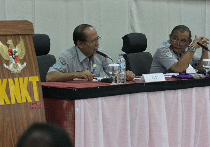 KNKT Pertanyakan Hilangnya Sinyal Darurat AirAsia QZ8501