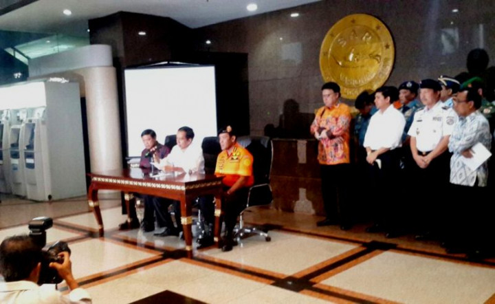 ​Jokowi Minta Keluarga Penumpang dan Awak QZ8501 Bersabar