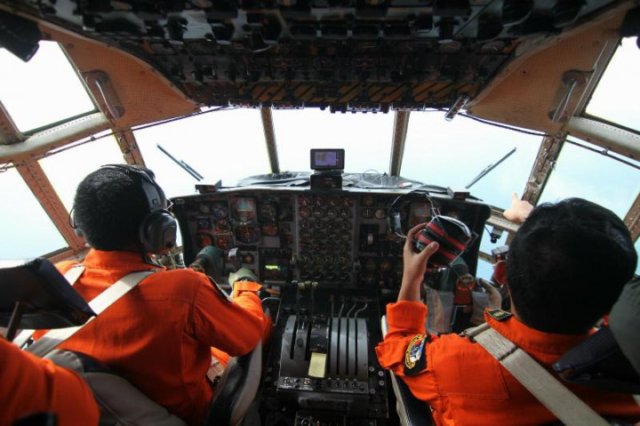 Tim SAR Tunggu Cuaca Bersahabat untuk Sisir Pulau Long