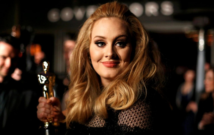 Digosipkan Pisah dari Simon Konecki, Ini Kata Adele