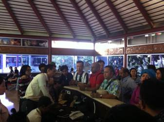 Pesawat Terlambat Dua Jam, Penumpang Sriwijaya Maki Petugas