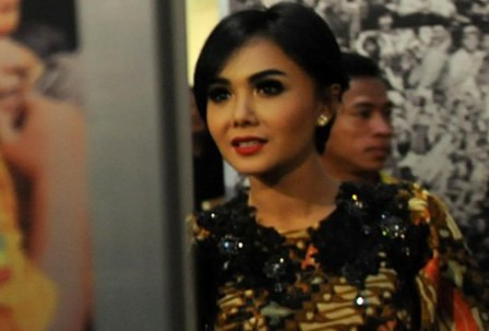 Umrah di Malam Tahun Baru, Yuni Shara Panjatkan Doa Khusus