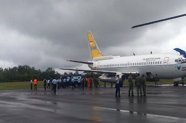 Dua Jenazah Penumpang AirAsia QZ8501 Diterbangkan ke Bandara Juanda  