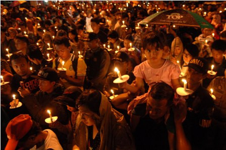 Duka untuk QZ8501 Mewarnai Tahun Baru di Berbagai Wilayah Indonesia