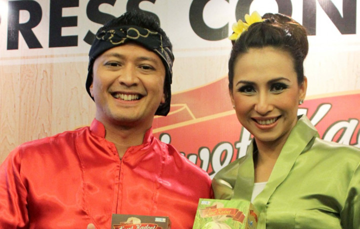 Deswita Maharani & Ferry Dikaruniai Putra Pertama  