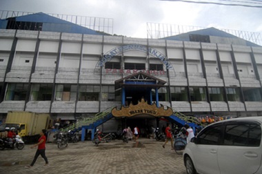 Puluhan Lapak di Pasar Tugu Bandar Lampung Roboh