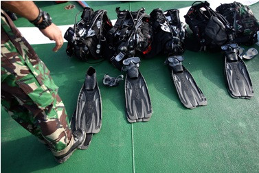 Jarak Pandang Nol, Penyelaman Ditunda 