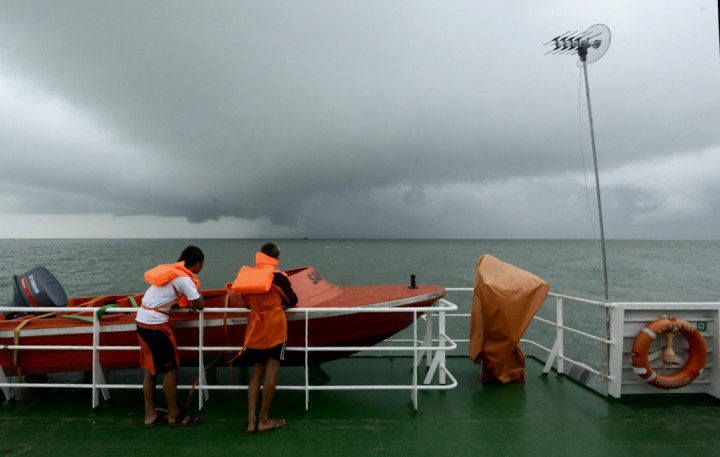 Total E&P Gelontori BBM ke Tim Evakuasi AirAsia QZ8501