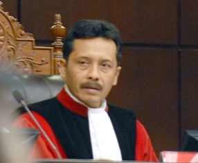 Dua Hakim MK Mengucap Sumpah di Depan Presiden