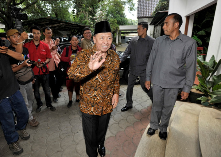 Hamzah Haz Jenguk Besan di Rutan KPK