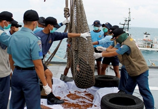 Lagi, Dua Jenazah Penumpang AirAsia Diantarkan ke Pangkalan Bun