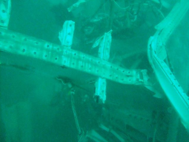 Penyelam Pencari AirAsia ke Permukaan dengan Tangan Kosong 