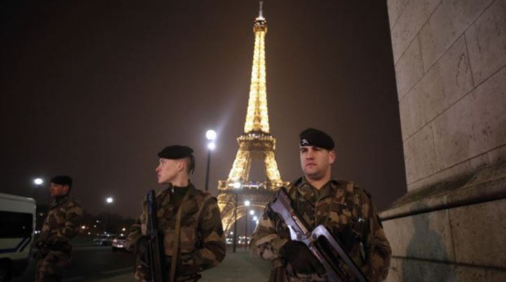 Hormati Korban Penembakan, Cahaya Menara Eiffel Diredupkan