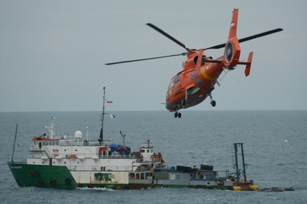 KN Jadayat Temukan Sinyal Baru 300 Meter dari Ekor AirAsia QZ8501