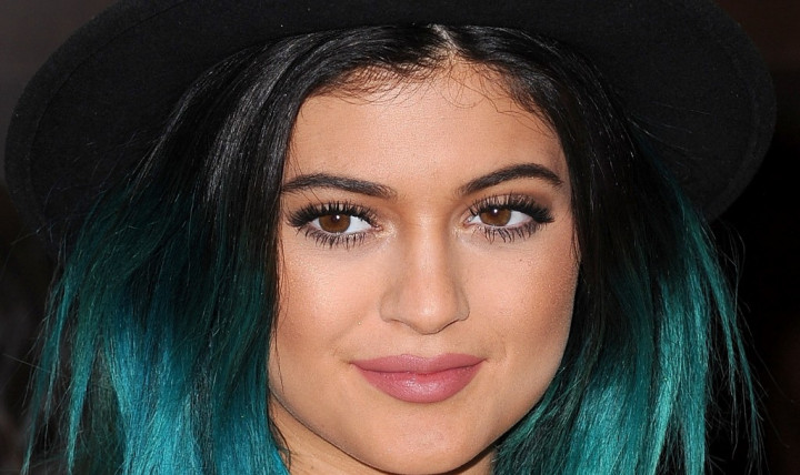 Sangkal Operasi, tapi Payudara Kylie Jenner Membesar