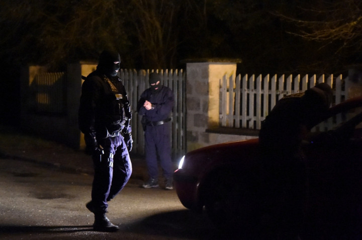 Kejar Pelaku Penembak Paris, Polisi Bantah Adanya Korban Tewas