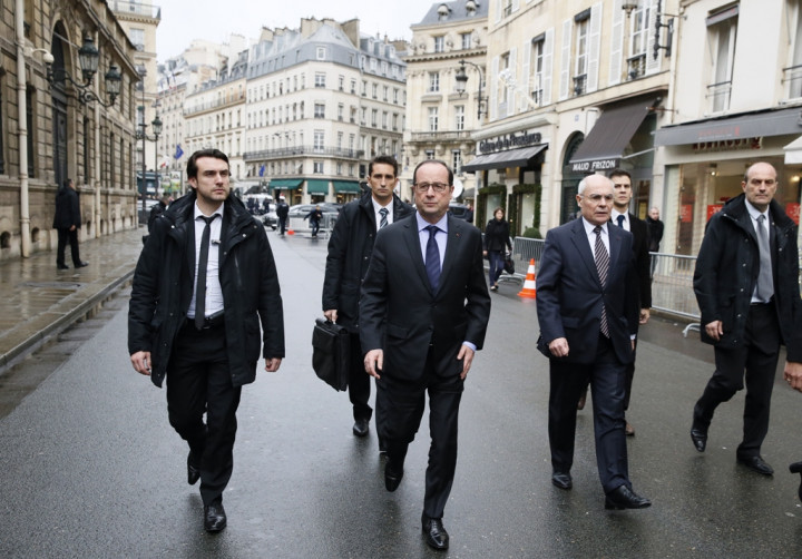 Penyerang Charlie Hebdo Terkepung, Presiden Prancis Rapat Darurat