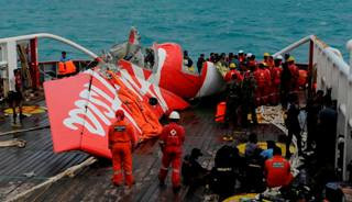 Cuaca Buruk, Penyelaman Mencari Kotak Hitam QZ8501 Dihentikan