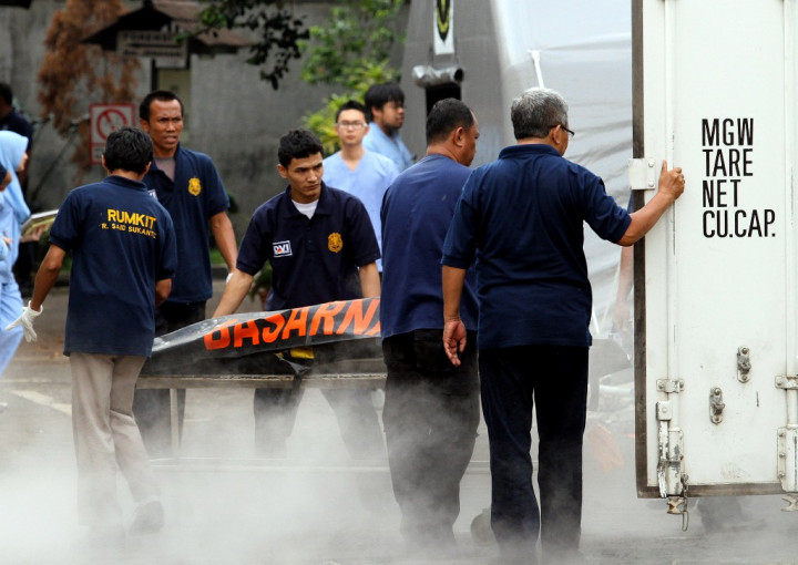 Jenazah Pasutri Korban AirAsia Dititipkan Hingga Bayinya Ditemukan 