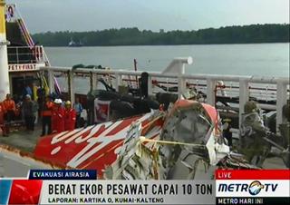 Ekor AirAsia QZ8501 Mendarat, Disimpan di Gudang Pelabuhan Kumai  