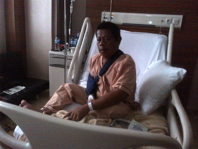 Didi, satu dari tujuh korban pohon tumbang di Kebun Raya Bogor, masih dirawat di RS PMI Bogor, Jabar, Senin (12/1/2015).MTVN/M Rodhi Aulia