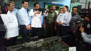 Jokowi Suntik Rp700 Miliar ke Pindad Agar Ekspansi ke Luar Negeri
