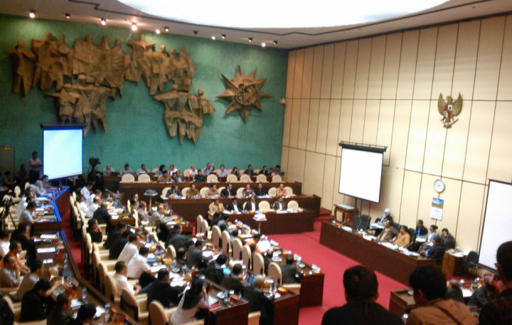 Di Hadapan DPR, AirAsia Akui Ajukan Perubahan Izin Terbang Secara Lisan