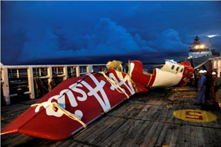 Kumpul Serpihan di Gudang Pelabuhan