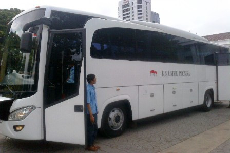 Ahok Dipameri Dua Unit Bus Listrik Produk Anak Bangsa