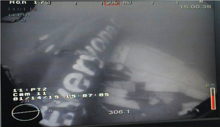 Tim Penyelam Turun ke Lokasi Badan Pesawat AirAsia 