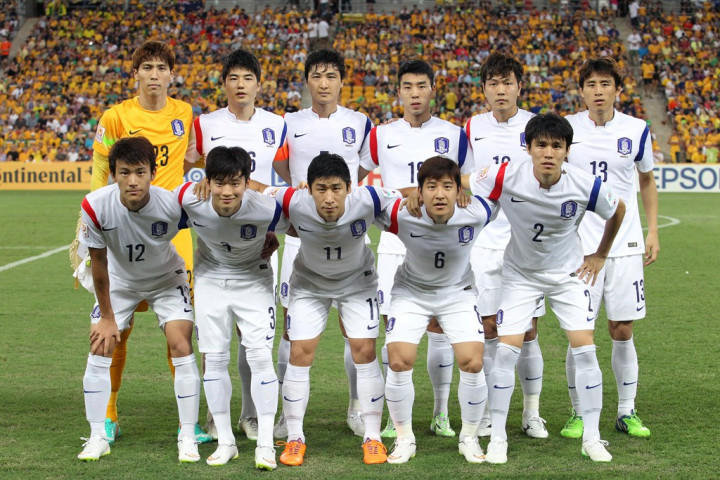 Kandaskan Australia, Korsel Puncaki Grup A