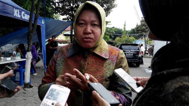 Risma Ogah Bangun Tugu Peringatan Tragedi AirAsia di Surabaya