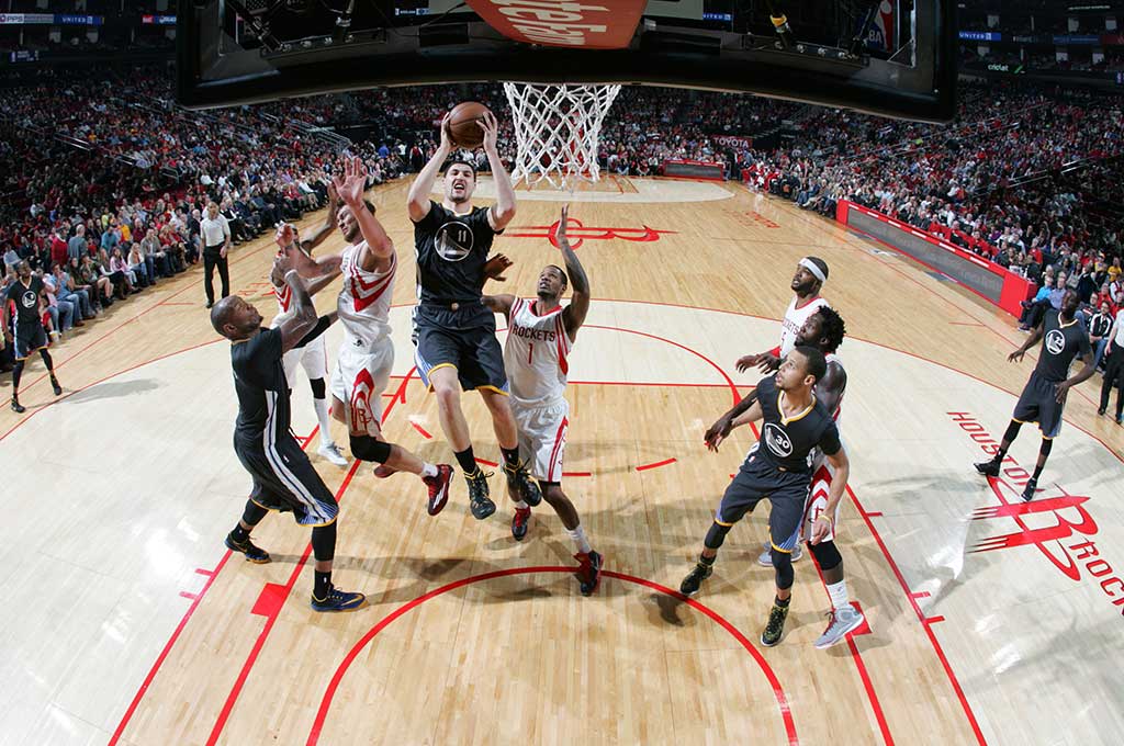 Warriors Kalahkan Rockets 131-106